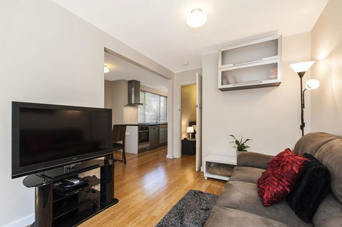 Hensman 01 - Accommodation Melbourne 0
