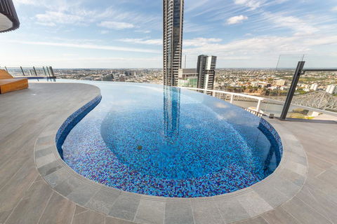 High Life Central With Pool And Car Park - Melbourne 4u 2