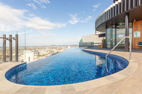 High Life Central With Pool And Car Park - Melbourne 4u 1