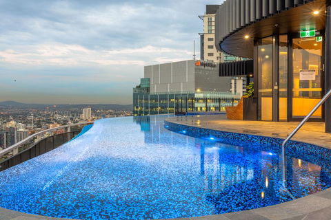 High Life Central With Pool And Car Park - Melbourne 4u 0