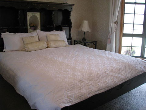 Hill Top Country Guest House - Accommodation Melbourne 0
