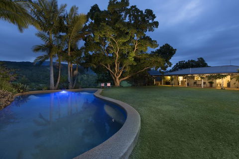 Hillcrest Mountain View Retreat - Accommodation Melbourne 1