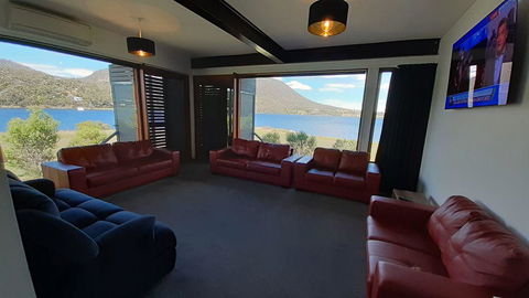 Hobart Waterfront Luxury Retreat - Accommodation Melbourne 3