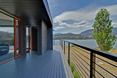 Hobart Waterfront Luxury Retreat - Accommodation Melbourne 0