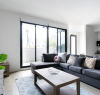 HOLIDAY HOME 3BR TOWNHOUSE with WIFI NEAR HIGHPOINT - Accommodation Melbourne