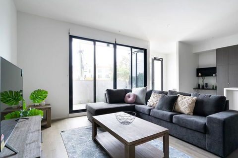 HOLIDAY HOME 3BR TOWNHOUSE With WIFI NEAR HIGHPOINT - Accommodation Melbourne 0