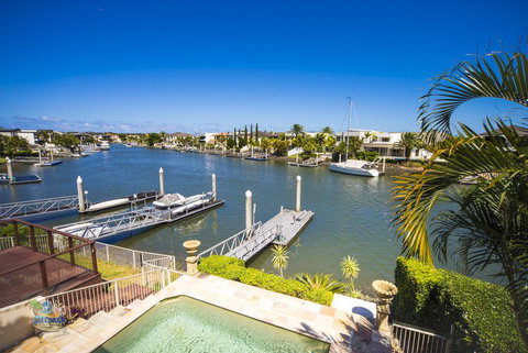 Holiday Home Luxe @ Sanctuary Cove - Accommodation Melbourne 1