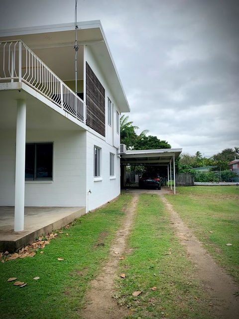 Holiday Rental - Huge House With Beach Views - Melbourne 4u 3