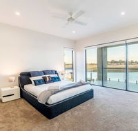 HomePlus - Luxury Living in Sanctuary Cove - Accommodation Melbourne
