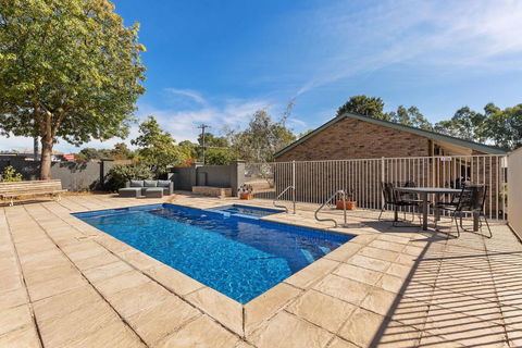 Homestead Motor Inn & Apartments - Accommodation Melbourne 2