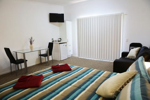 Honeybee - Country Accommodation - Accommodation Melbourne 0