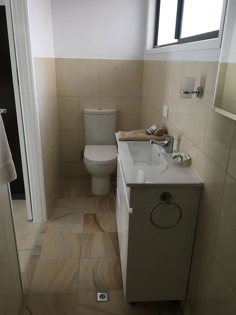 Hotel Corones - Melbourne 4u 3