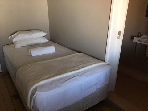 Hotel Corones - Melbourne 4u 2