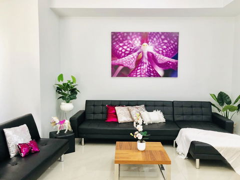 Jewel In The West-Newly Built And Spacious - Accommodation Melbourne 0