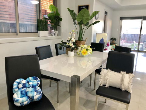 Jewel In The West-Newly Built And Spacious - Accommodation Melbourne 1