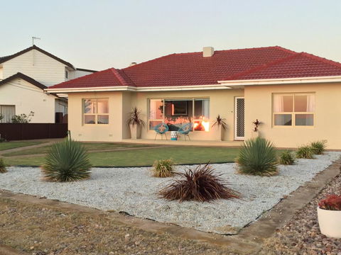 Jewel Of The South Beachside Holiday Rental - Accommodation Melbourne 0