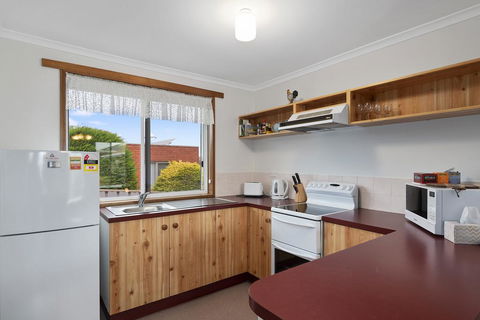 Josie Villa - Beautiful West Burnie: Long Or Short Term - Accommodation Melbourne 3