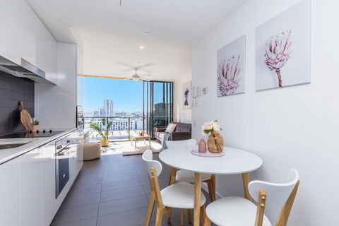 KOZYGURU FORTITUDE VALLEY AMAZING VIEW 2BED APT + FREE PARKING QFV010 - Accommodation Melbourne 2