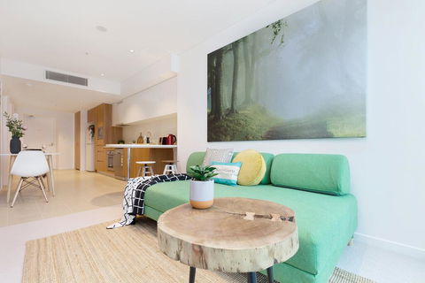 KOZYGURU SKYTOWER BRISBANE CBD 2 BED APT QBN222-1815 - Melbourne 4u 0