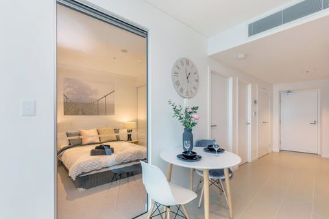 KOZYGURU SKYTOWER BRISBANE CBD 2 BED APT QBN222-1815 - Melbourne 4u 1
