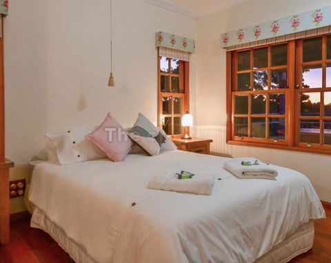 Lakefront Holiday Villa - Accommodation Melbourne 2