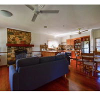Lakefront holiday villa - Accommodation Melbourne