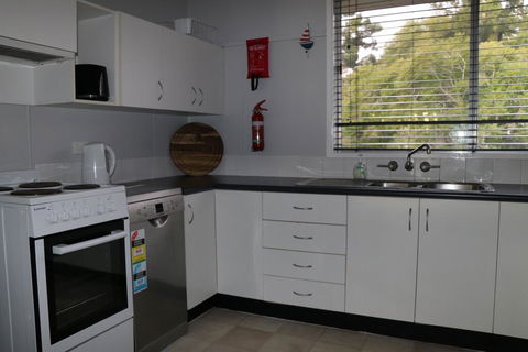 Lakes Edge Cottage - Accommodation Melbourne 2