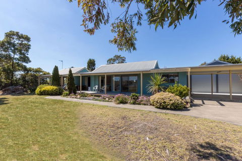 Lakeview - Waterviews On Newlands Arm - Accommodation Melbourne 0