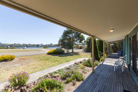 Lakeview - Waterviews On Newlands Arm - Accommodation Melbourne 2