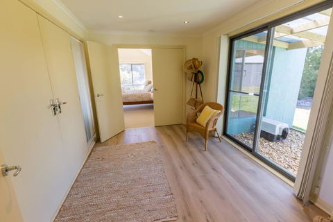 Lakeview - Waterviews On Newlands Arm - Accommodation Melbourne 3