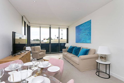 Large Modern 2 Bedroom Apartment Near Lake Claremont - Accommodation Melbourne 1