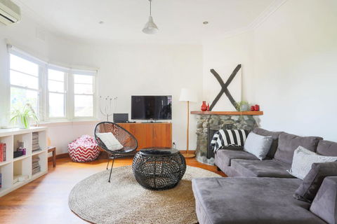 Large Quiet Art Deco Apt Camberwell - Accommodation Melbourne 1