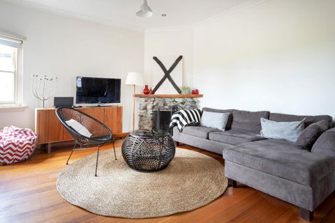 Large Quiet Art Deco Apt Camberwell - Accommodation Melbourne 3