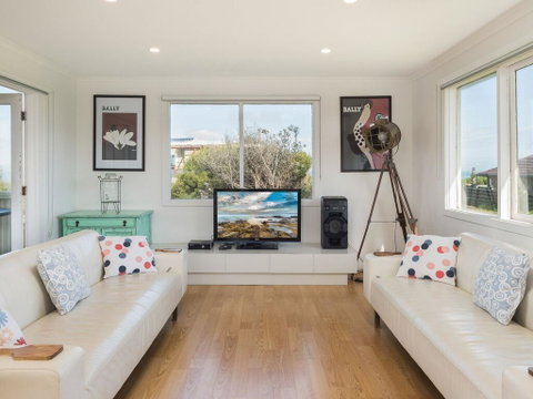 Licence To Chill - Accommodation Melbourne 0