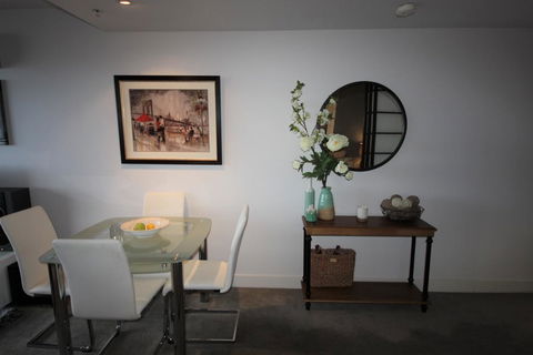 Luxurious With Great Views - Accommodation Melbourne 3