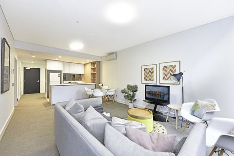 Luxury 1 Bedroom + 1 Study With 1 Parking - Accommodation Melbourne 0