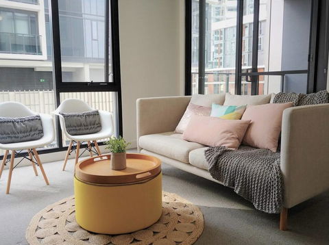 Luxury 1 Bedroom + 1 Study With 1 Parking - Accommodation Melbourne 1