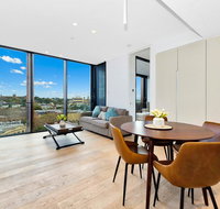 Luxury and Right next to the Central station  Shopping Center - Accommodation Melbourne