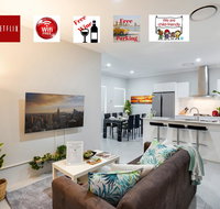 LUXURY HOUSE 10 MIN FROM BEACH WIFINETFLIX SLEEP 9 - Accommodation Melbourne