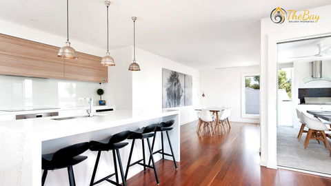 Luxury In Corlette - 4 Drungall Ave - Accommodation Melbourne 2