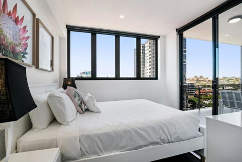 Luxury Living With Panoramic Views - Accommodation Melbourne 3