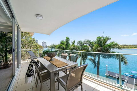 Luxury Waterfront Maroochydore Free Wine Netflix Parking - Accommodation Melbourne 0