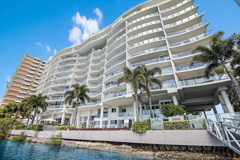 Luxury Waterfront Maroochydore Free Wine Netflix Parking - Accommodation Melbourne 2