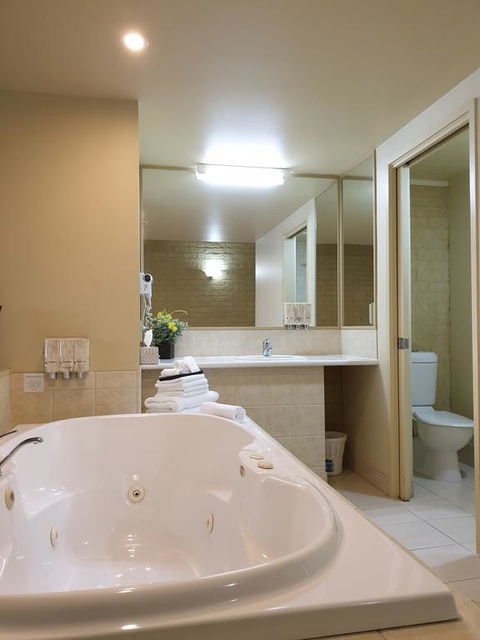 Madison Spa Motel - Adults Only - Accommodation Melbourne 1