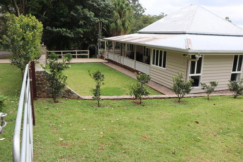 Mapleton Falls Farm House - Accommodation Melbourne 0