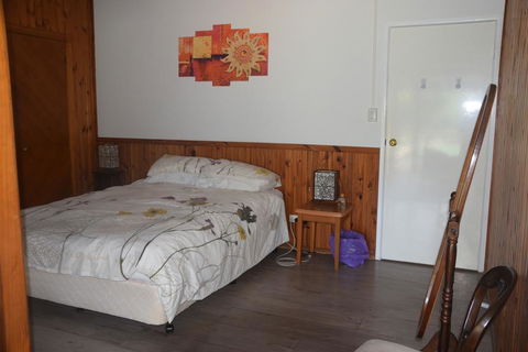 McCarthy Lake House - Accommodation Melbourne 2