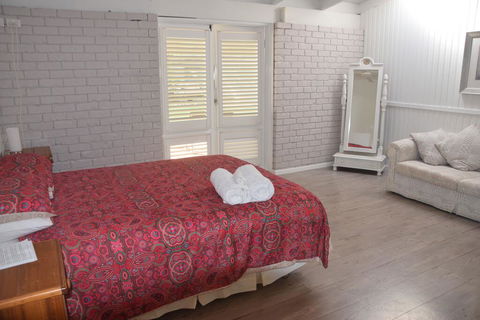 McCarthy Lake House - Accommodation Melbourne 1