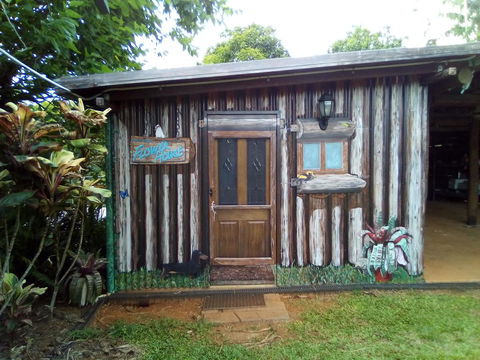 Mena Creek Flower House - Accommodation Melbourne 1