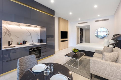 Meriton Suites Broadbeach - Accommodation Melbourne 2