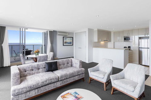 Meriton Suites Broadbeach - Accommodation Melbourne 3